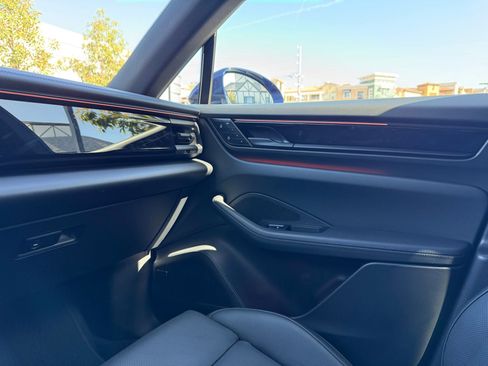 Used 2025 Porsche Macan 4S Electric AWD/4WD image 23