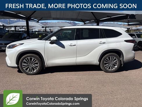 Used 2024 Toyota Highlander Platinum image 5