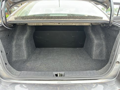 Used 2024 Nissan Versa S FWD image 31