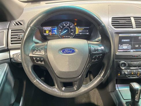 Used 2016 Ford Explorer XLT w/ Equipment Group 201A AWD/4WD image 15