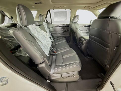 New 2025 Honda Pilot Touring image 37