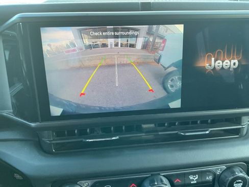 Used 2024 Jeep Wrangler Unlimited Rubicon 4xe image 17