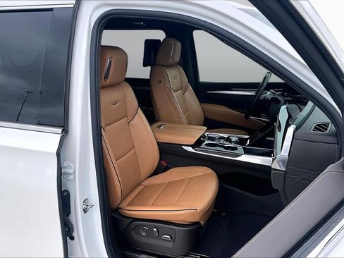 Used 2025 Cadillac Escalade ESV Premium Luxury w/ Touring Package AWD/4WD image 9