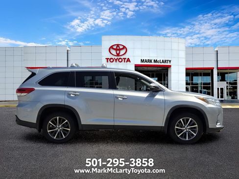 Used 2019 Toyota Highlander XLE AWD/4WD image 6
