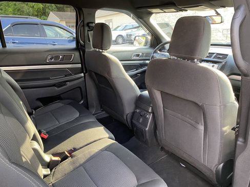 Used 2018 Ford Explorer XLT w/ Equipment Group 201A AWD/4WD image 21