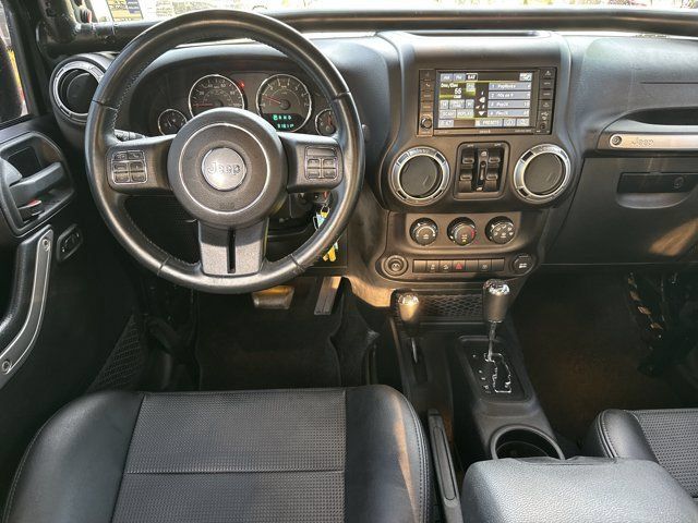 Used 2015 Jeep Wrangler Unlimited Rubicon w/ Connectivity Group AWD/4WD image 22