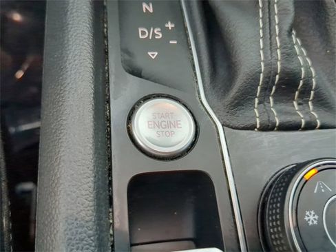 Certified 2022 Volkswagen Atlas SEL image 35