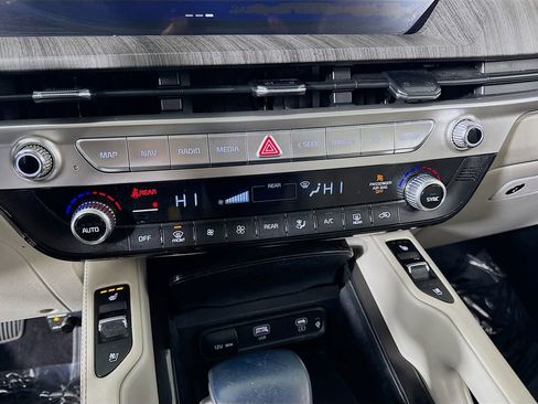 Used 2023 Kia Telluride EX w/ EX Captain's Chair Package image 20