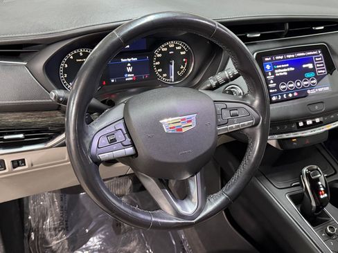 Used 2021 Cadillac XT4 Premium Luxury FWD image 3