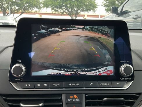 Used 2025 Nissan Altima 2.5 SV FWD image 27