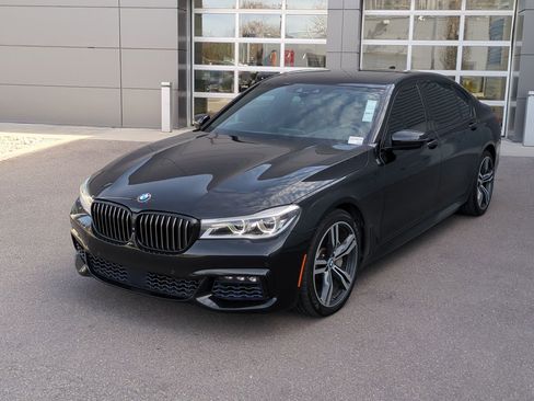 Used 2018 BMW 750i xDrive w/ Executive Package image 8