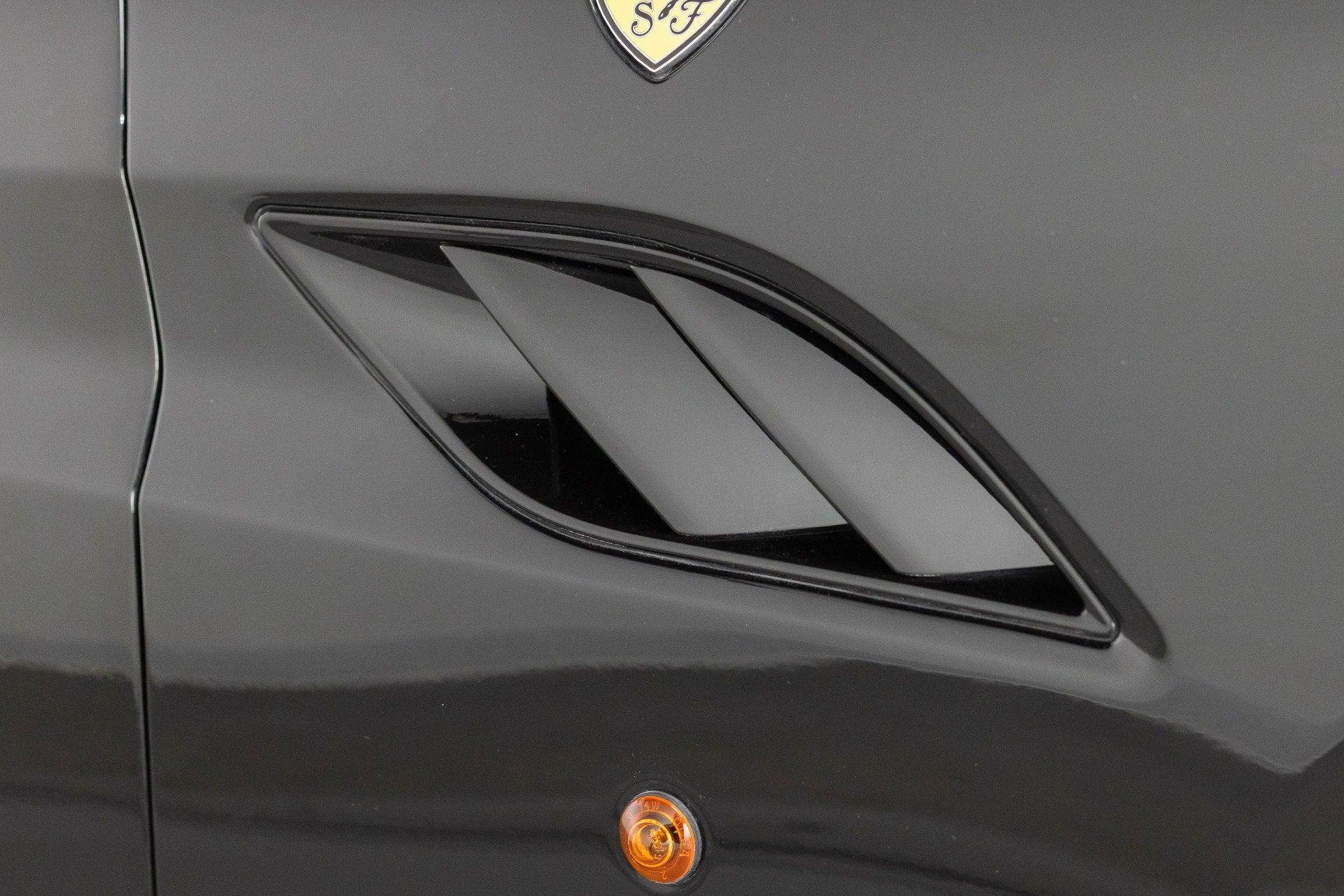 Used 2010 Ferrari California RWD image 29