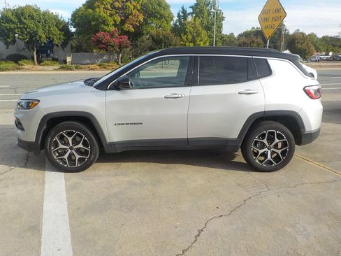 Used 2025 Jeep Compass Limited AWD/4WD image 5