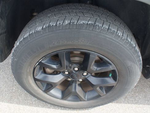 Used 2015 Jeep Cherokee Trailhawk w/ Comfort/Convenience Group AWD/4WD image 18
