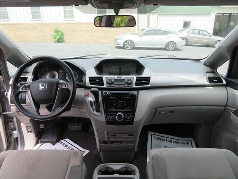 Used 2016 Honda Odyssey SE image 7