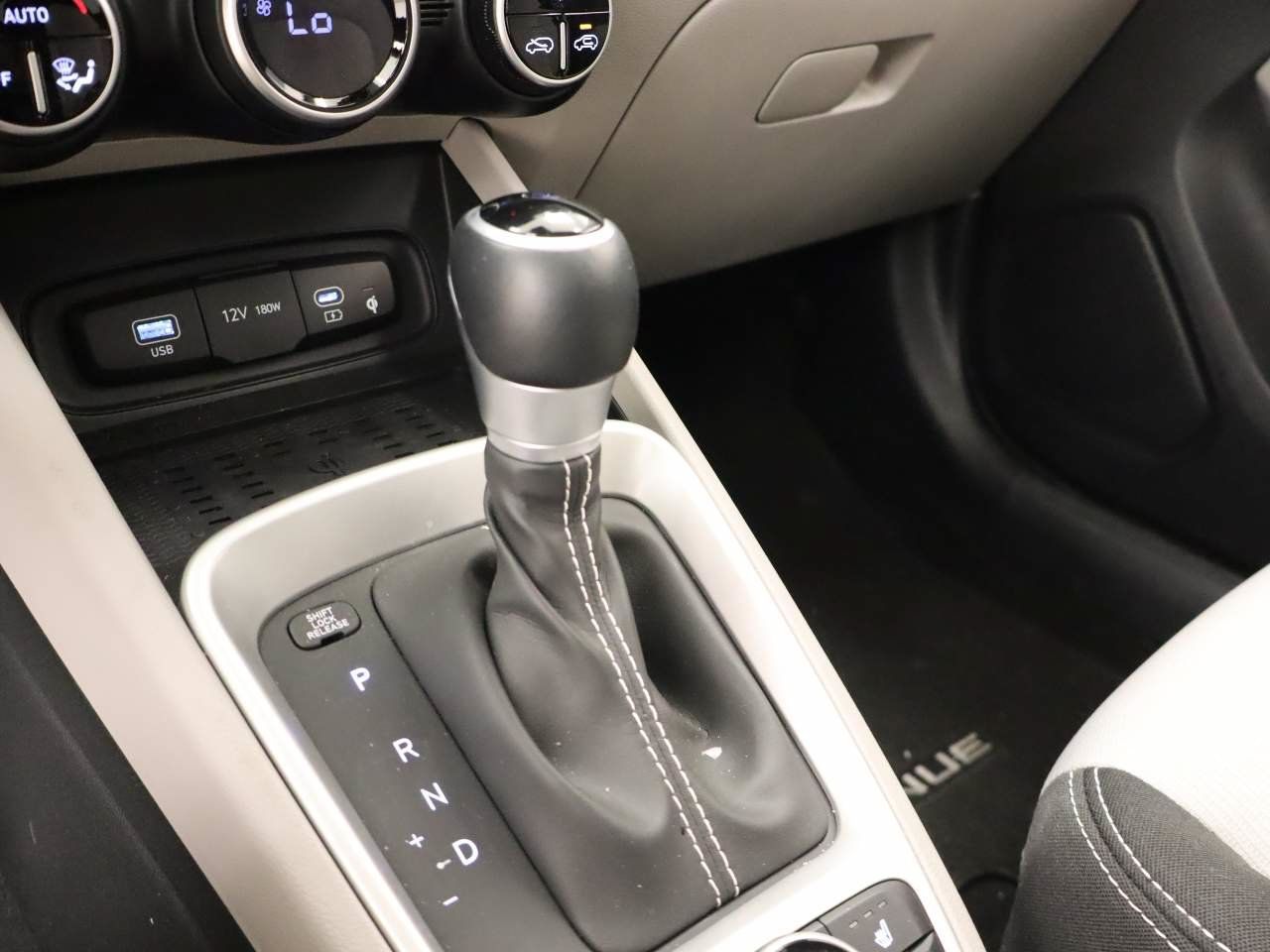 Used 2026 Hyundai Venue SEL FWD image 9