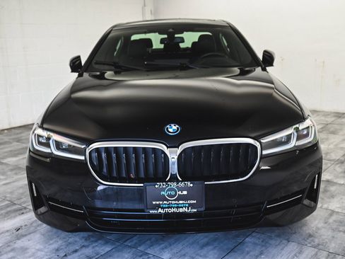 Used 2023 BMW 530e xDrive w/ Premium Package image 2