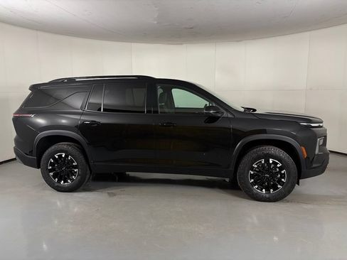 Used 2025 Chevrolet Traverse Z71 AWD/4WD image 9