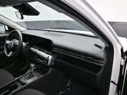 Used 2025 Hyundai Kona SEL image 9