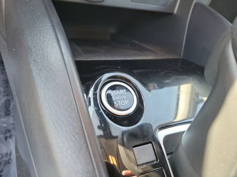 Used 2025 Nissan Versa SV FWD image 20
