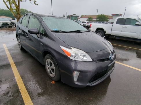 Used 2013 Toyota Prius Two FWD image 3