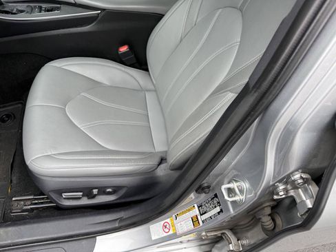 Used 2019 Toyota Avalon XLE w/ Moonroof Package FWD image 10