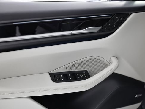 New 2026 Porsche Macan 4 Electric image 19