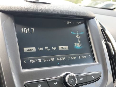 Used 2017 Chevrolet Cruze LT FWD image 22