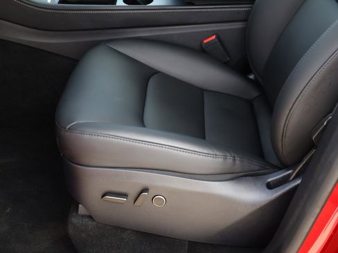 Used 2024 Tesla Model Y Long Range image 14