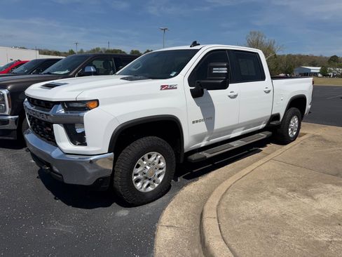 Used 2023 Chevrolet Silverado 2500 LT w/ Convenience Package image 4