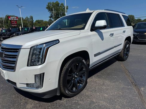 Used 2018 Cadillac Escalade Platinum AWD/4WD image 9