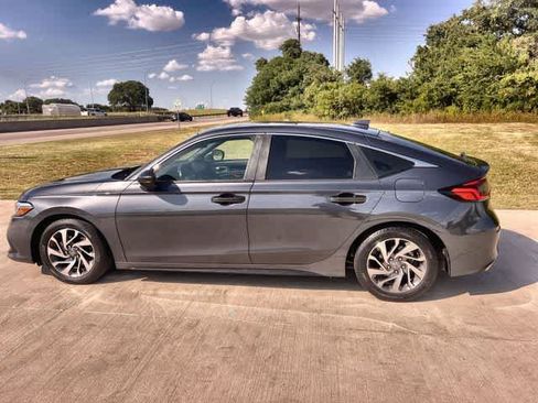 Used 2023 Honda Civic Sport Touring image 4