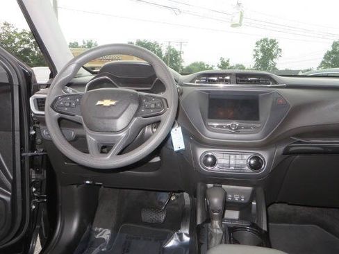 Used 2022 Chevrolet TrailBlazer LS FWD image 32