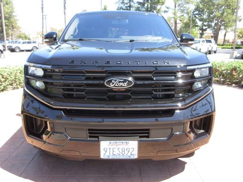 Used 2025 Ford Expedition Platinum w/ Stealth Performance Package AWD/4WD image 8