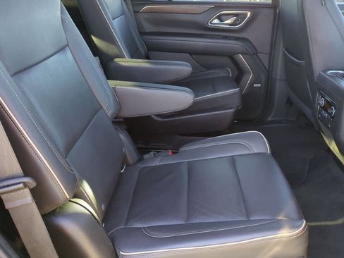 Used 2021 Chevrolet Tahoe Premier w/ Premium Package image 19