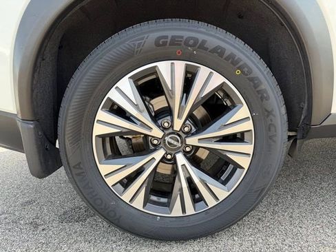 Used 2023 Nissan Rogue SV w/ SV Premium B Package image 24