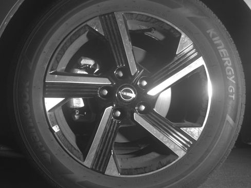 Used 2025 Nissan Sentra SV FWD image 12