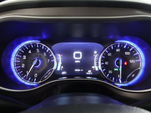 Used 2023 Chrysler Pacifica Touring-L FWD image 40