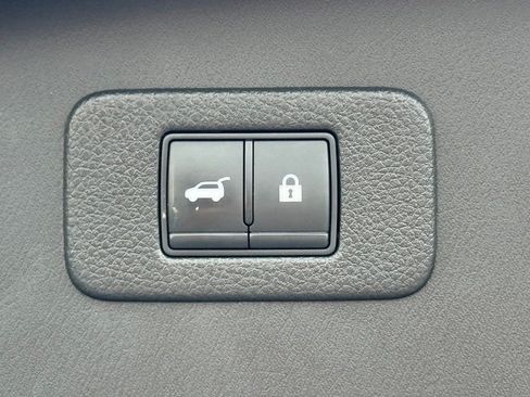 Used 2022 Nissan Armada Platinum w/ Captain's Chairs Package RWD image 43