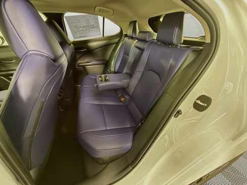 New 2026 Lexus UX 300h FWD image 17