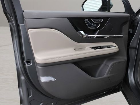 Used 2024 Lincoln Corsair Reserve w/ Equipment Group 201A image 11