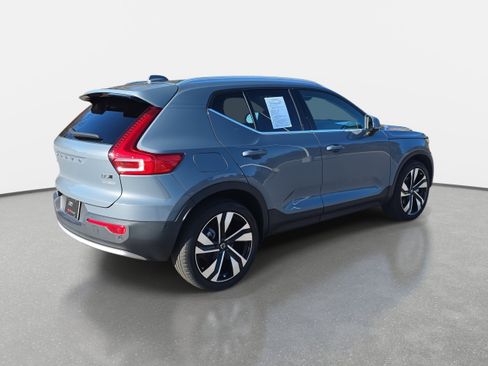 Used 2023 Volvo XC40 B5 Ultimate w/ Protection Package Premier image 5