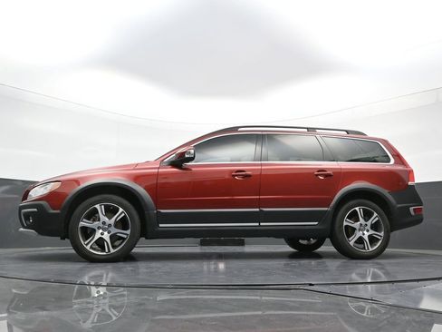 Used 2015 Volvo XC70 T6 w/ Proximity Package AWD/4WD image 24