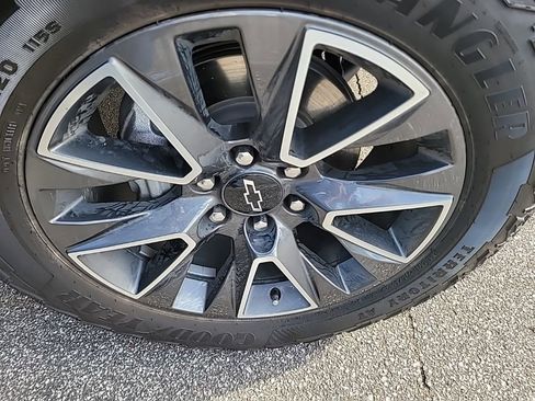 Used 2023 Chevrolet Tahoe Z71 w/ Luxury Package image 16