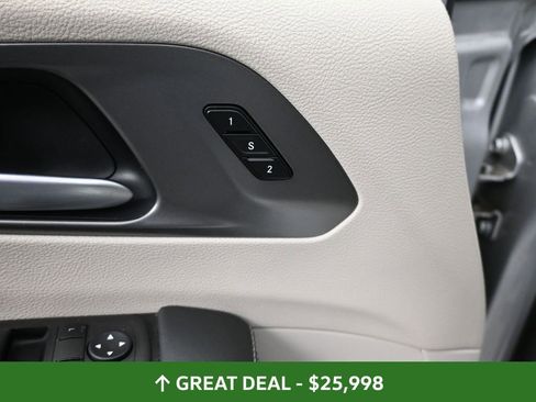 Used 2024 Chrysler Pacifica Limited FWD image 31