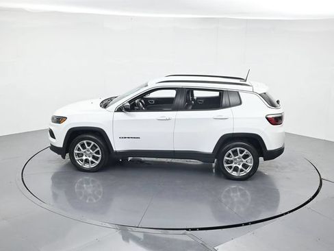 Used 2023 Jeep Compass Latitude AWD/4WD image 41