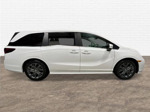 New 2026 Honda Odyssey Touring image 7