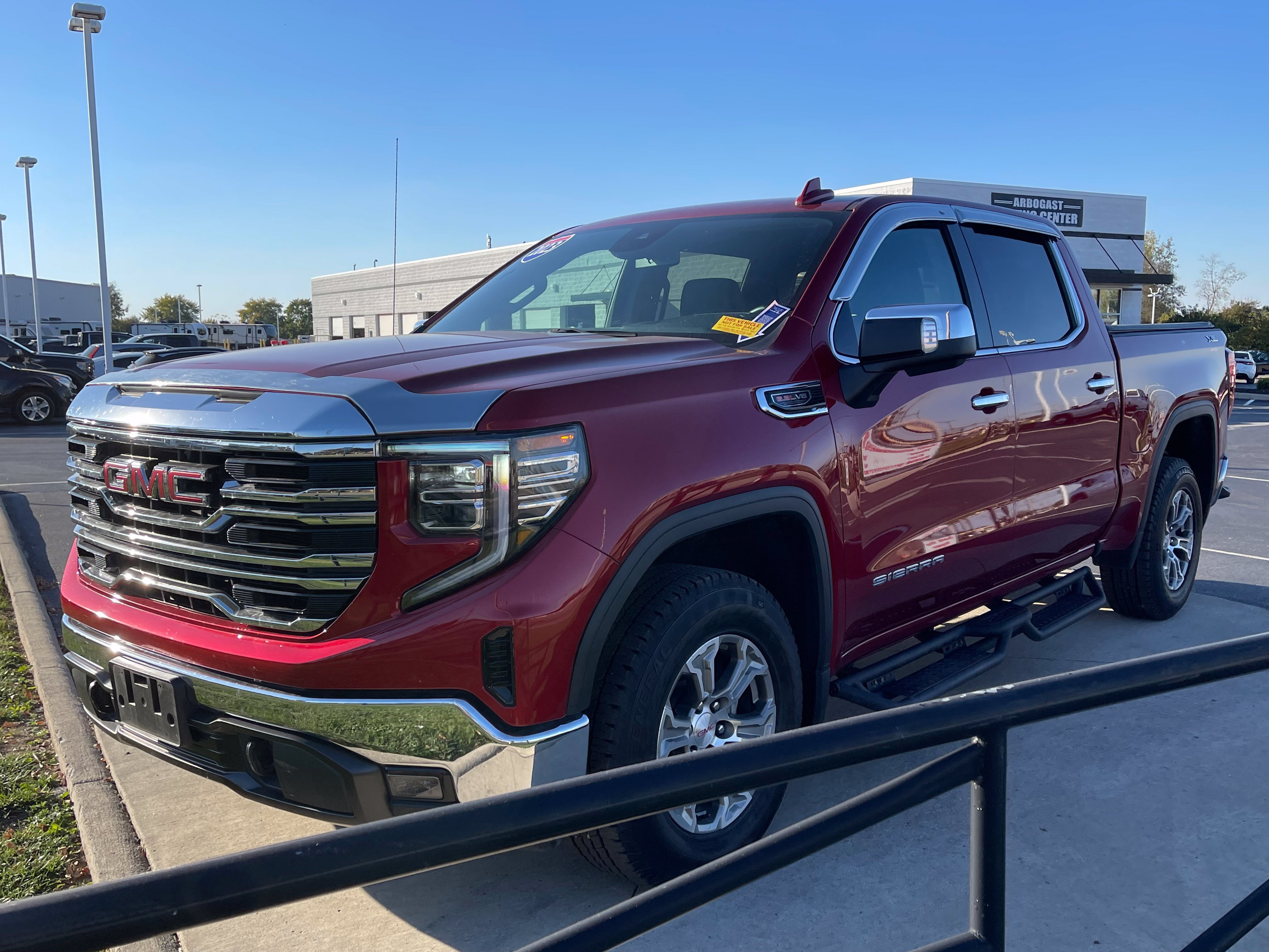 Used 2023 GMC Sierra 1500 SLT w/ SLT Convenience Package AWD/4WD image 2