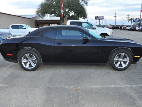 Used 2019 Dodge Challenger SXT image 6