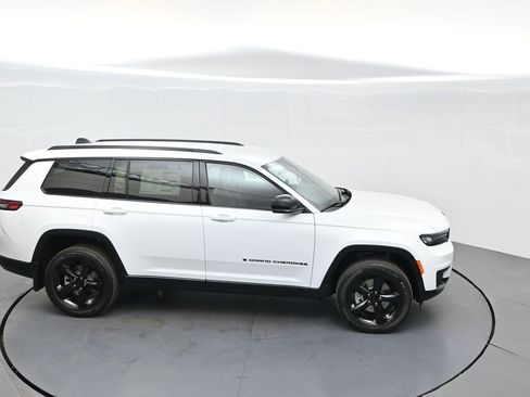 New 2025 Jeep Grand Cherokee L Altitude image 55